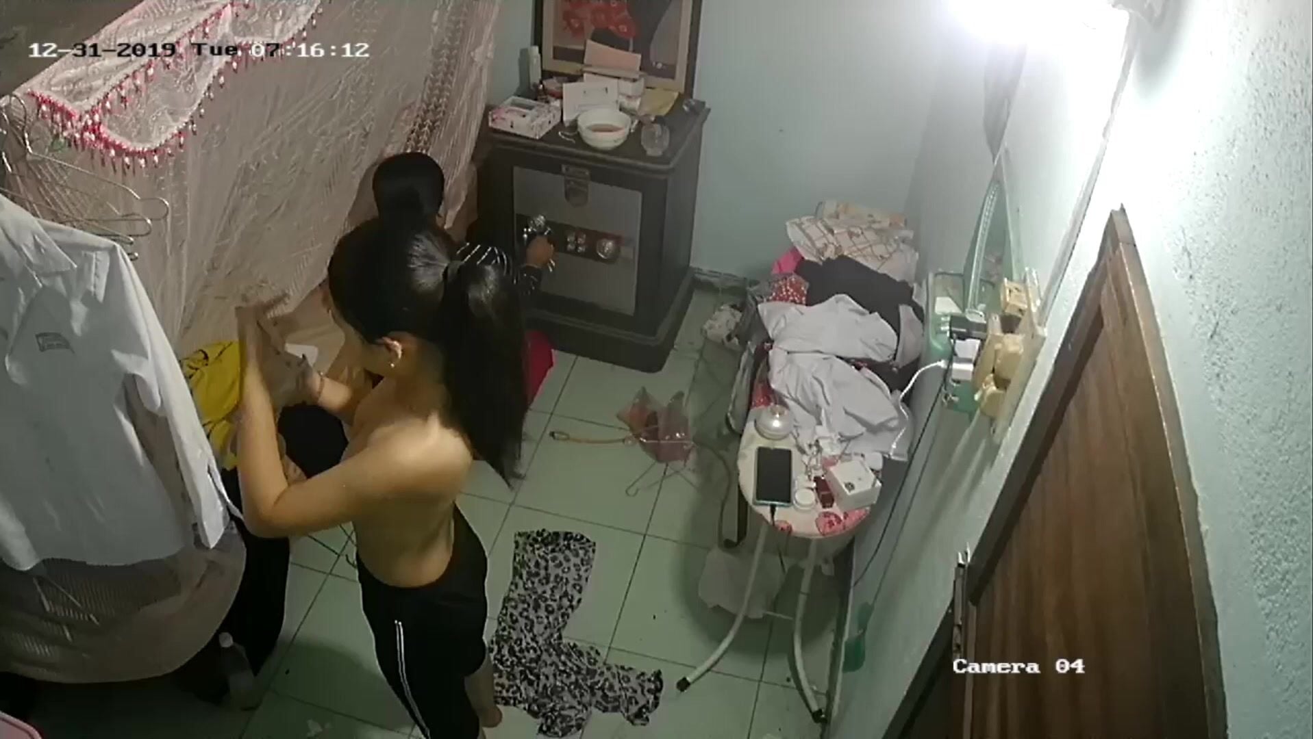 seri hack cam phòng mấy bé học sinh non tơ thay quần áo - phần 3